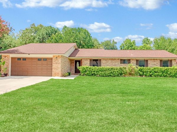 146 TWIN OAK RD, Seguin, TX 78155