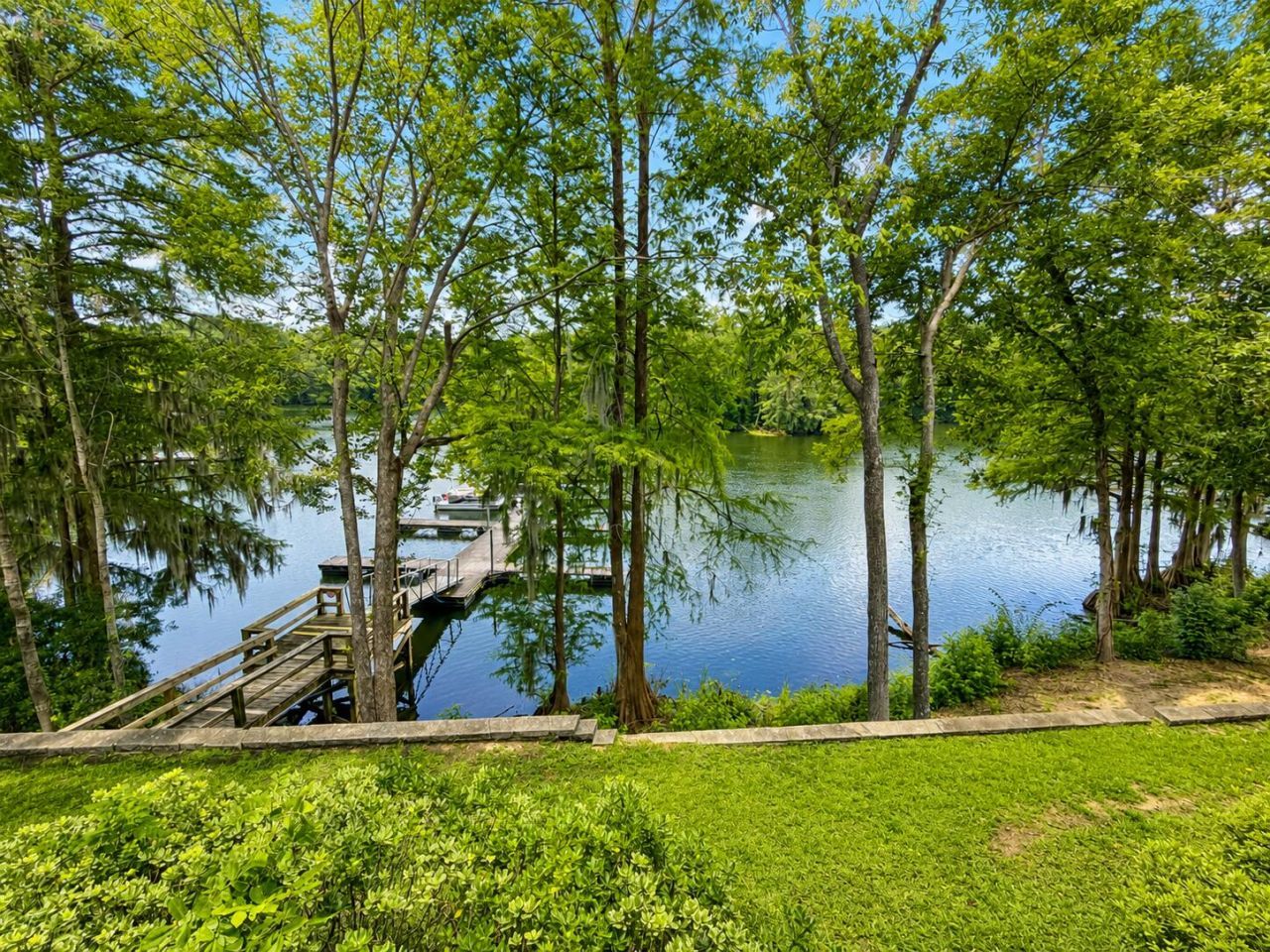 306 Trillium Court Photo 6