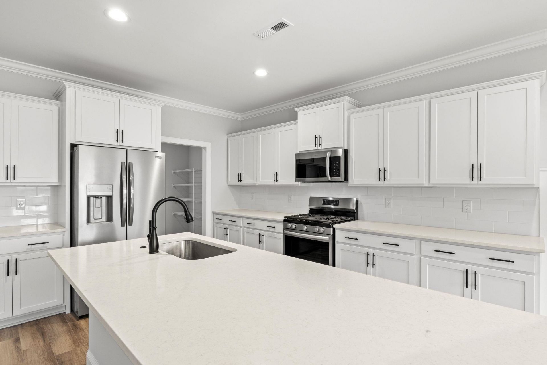 1030 Anne St. Photo 13