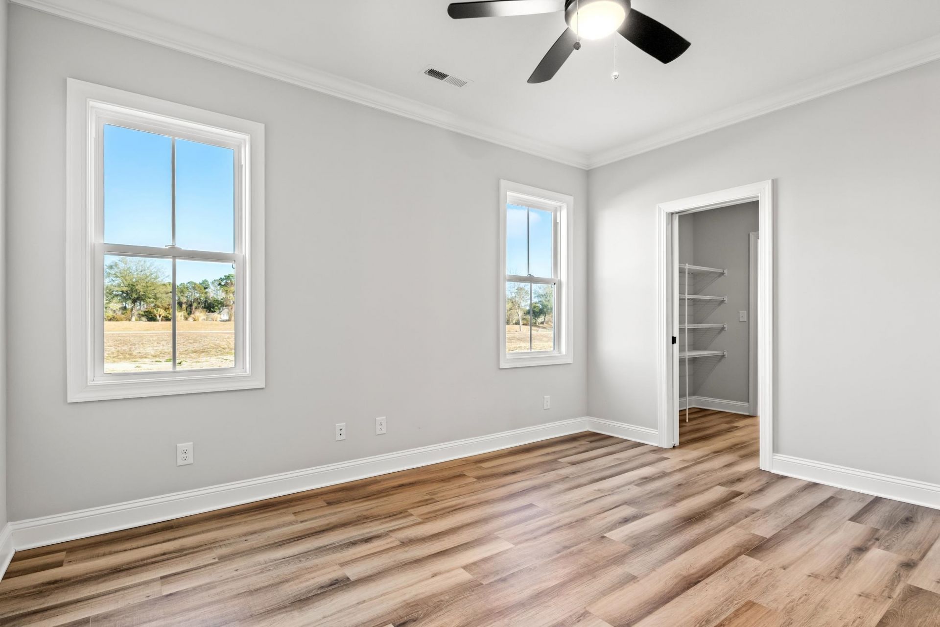 1030 Anne St. Photo 3