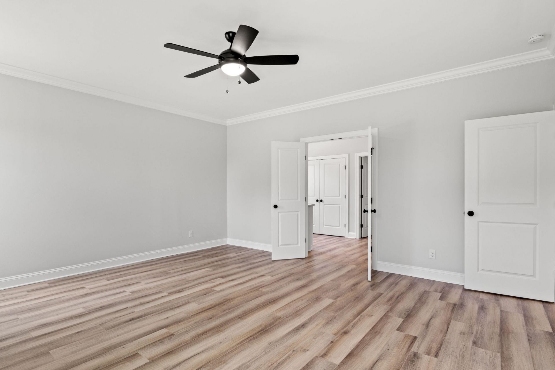 1030 Anne St. Photo 5
