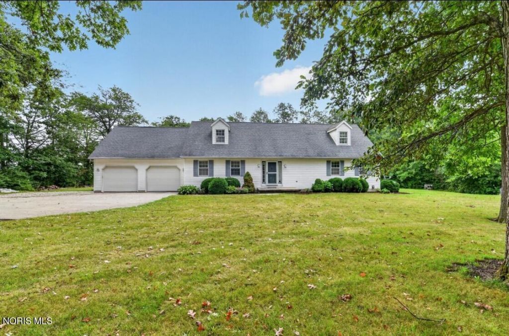 8015 Stever Road, Defiance, OH 43512 Main Photo