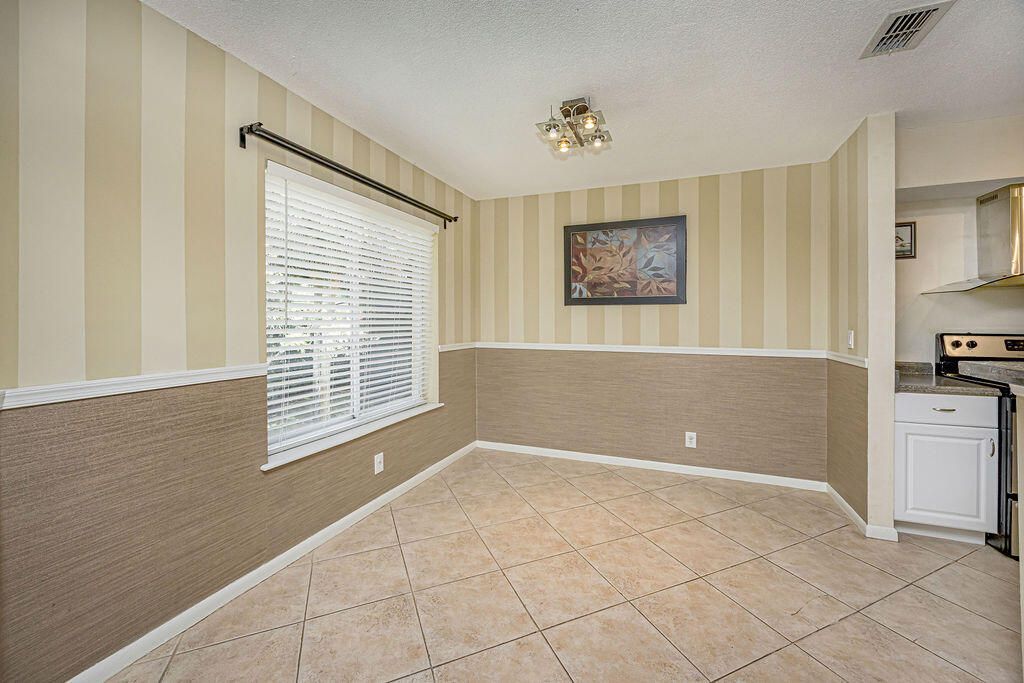 815 W Boynton Beach Boulevard, Unit 1-203, Boynton Beach, FL 33426 Photo