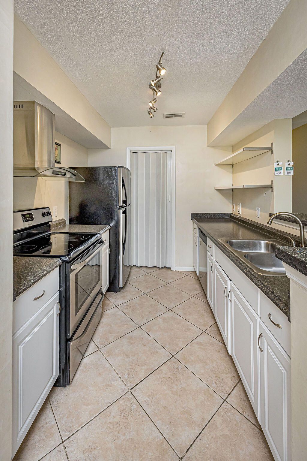 815 W Boynton Beach Boulevard, Unit 1-203, Boynton Beach, FL 33426 Photo