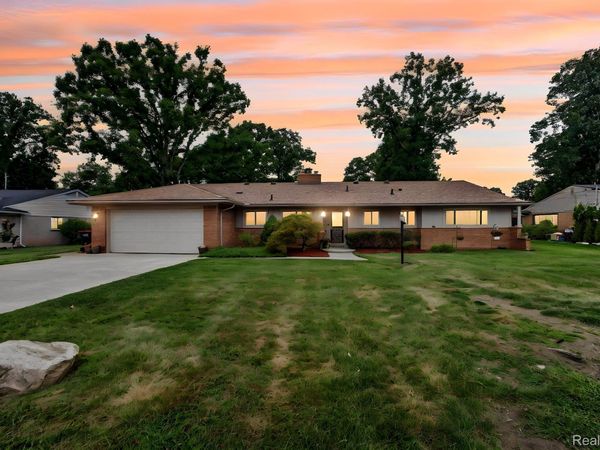22902 S Bellwood Drive, Southfield, Mi 48034