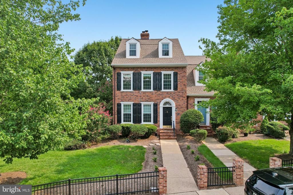 25 COMMANDERS DRIVE , WASHINGTON CROSSING, PA 18977