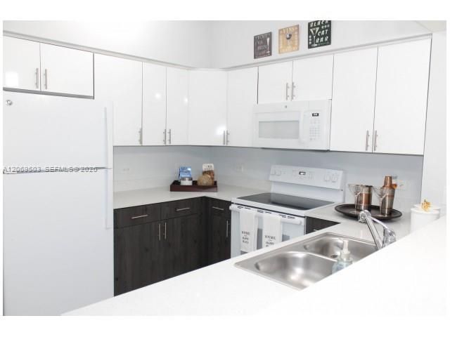 2601 NW 16th St Rd , Unit 807, Miami, FL 33125 Photo