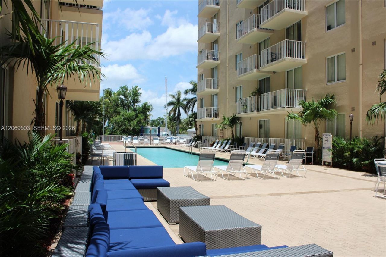 2601 NW 16th St Rd , Unit 807, Miami, FL 33125 Photo