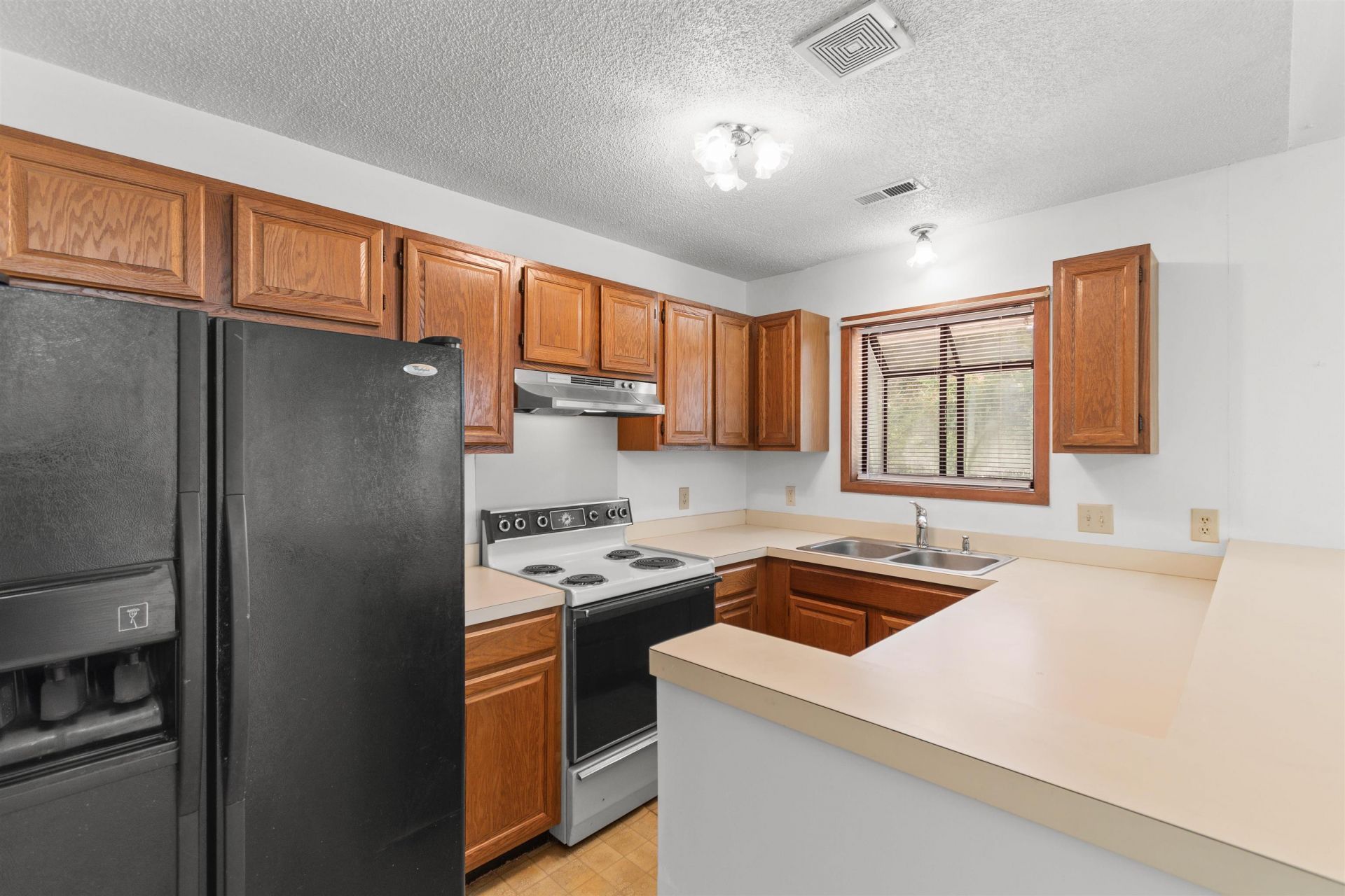 331 Waterside Dr. Photo 4
