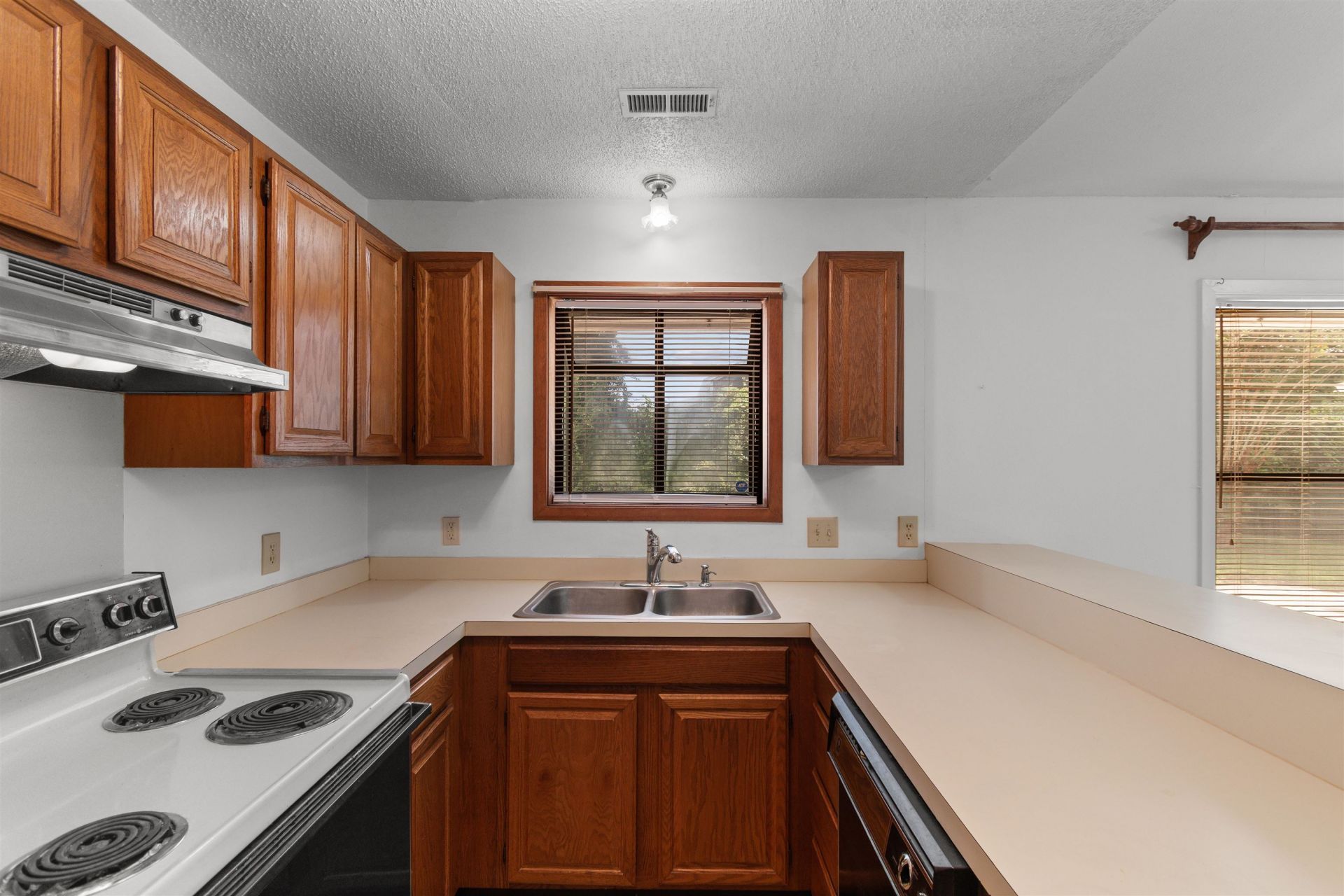 331 Waterside Dr. Photo 5