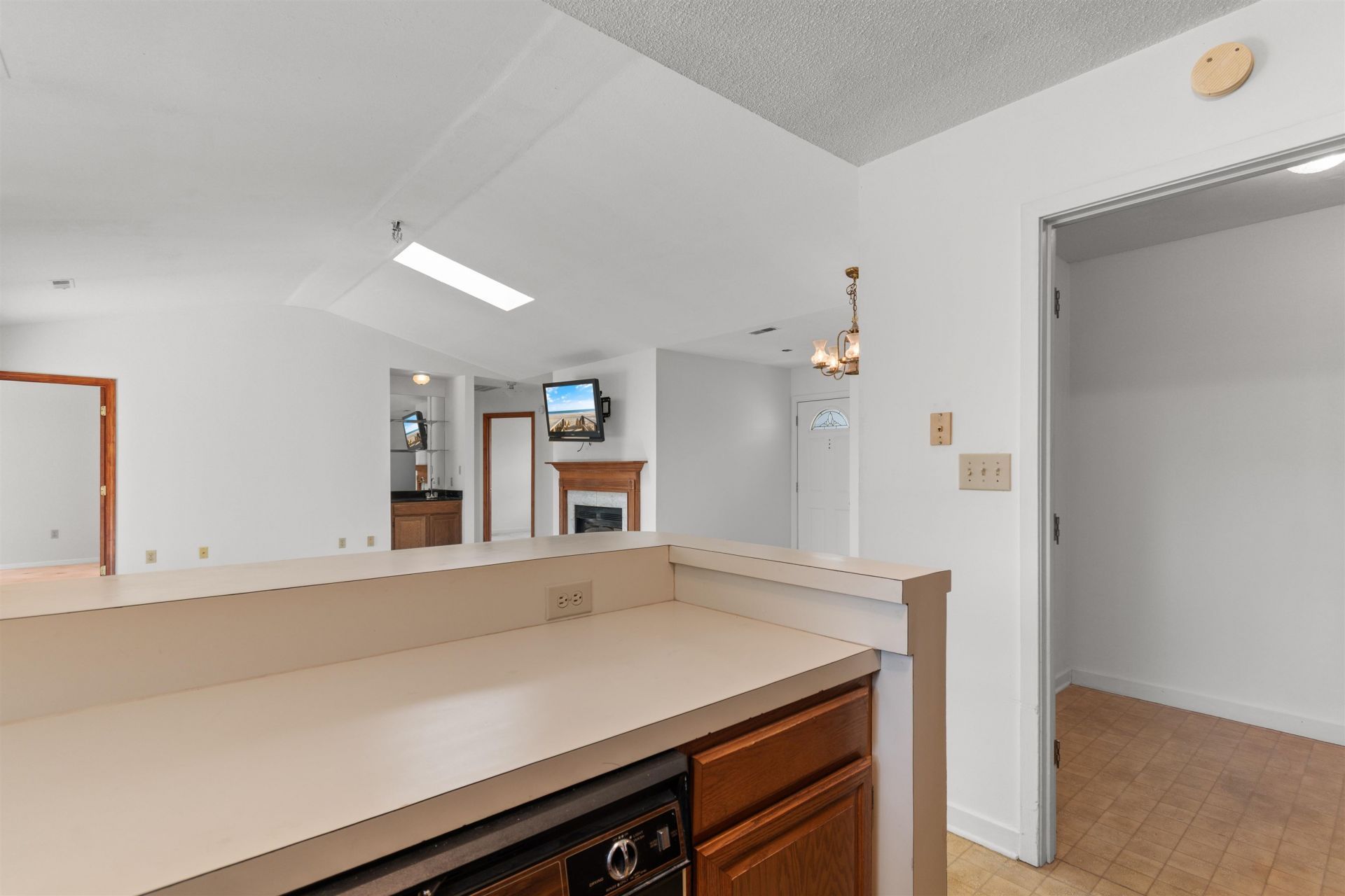 331 Waterside Dr. Photo 8