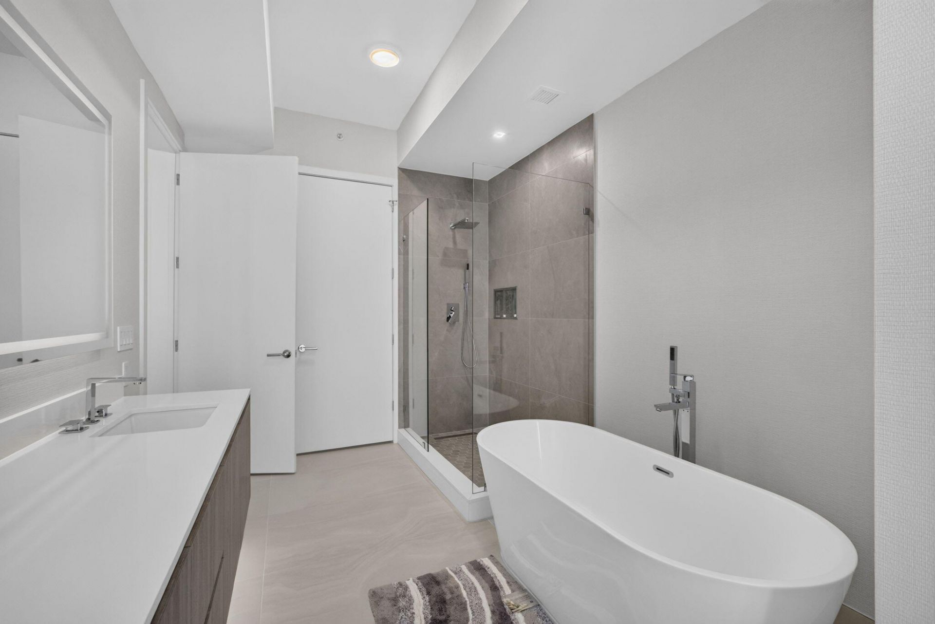 220 Lake Shore Drive, Unit 1702, Lake Park, FL 33403 Photo