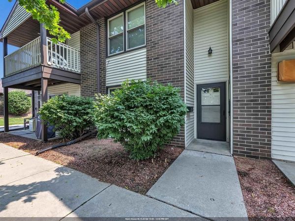1045 MARVELLE LANE, Green Bay, WI 54304