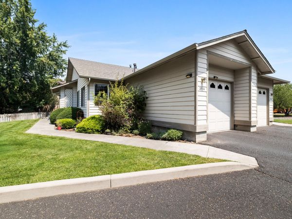 2074 NE Chanel Court, Bend, OR 97701