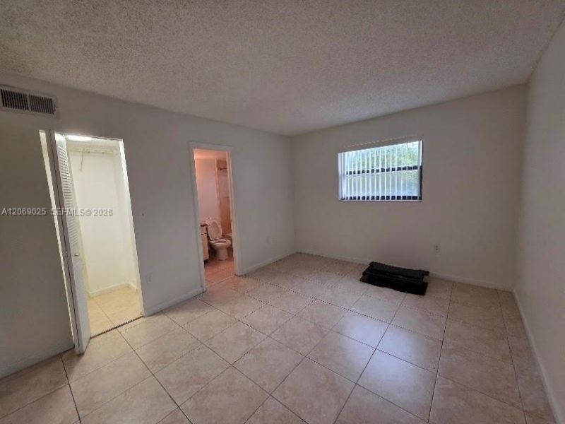 8145 NW 7th St, Unit 201, Miami, FL 33126 Photo
