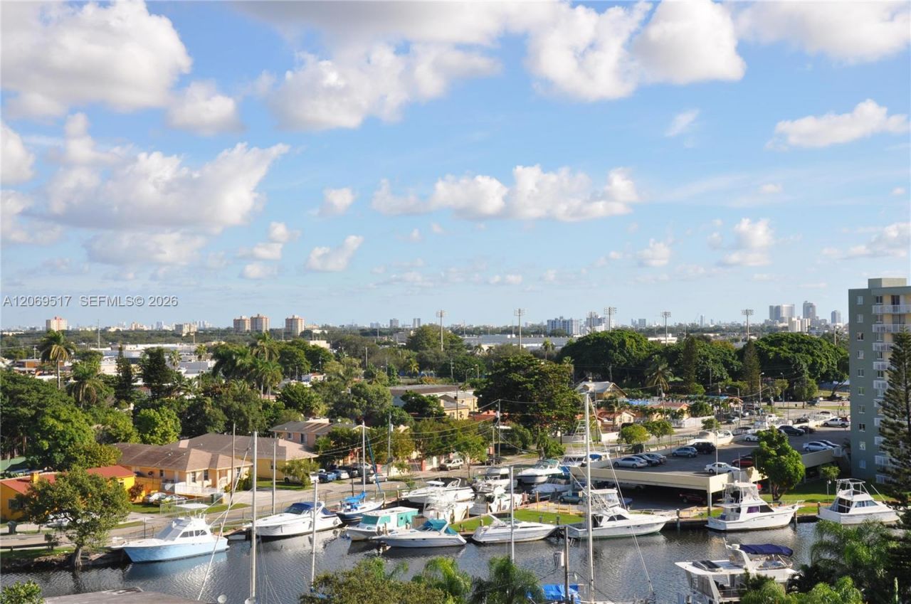 2601 NW 16th St Rd , Unit 811, Miami, FL 33125 Photo