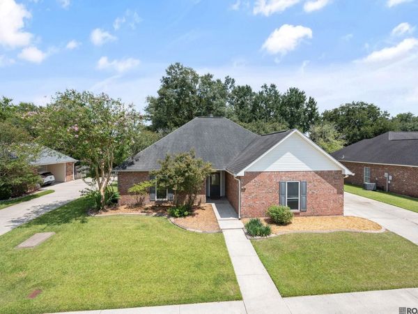 17210 Fountainbleau Dr, Prairieville, LA 70769