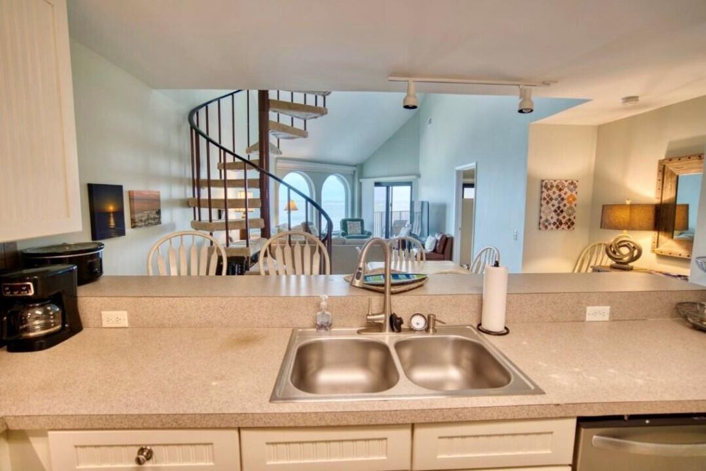 9002 Palmetto Drive Photo 13