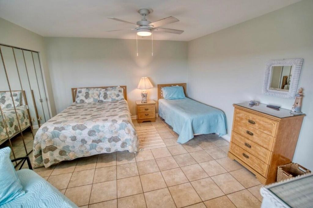 9002 Palmetto Drive Photo 22