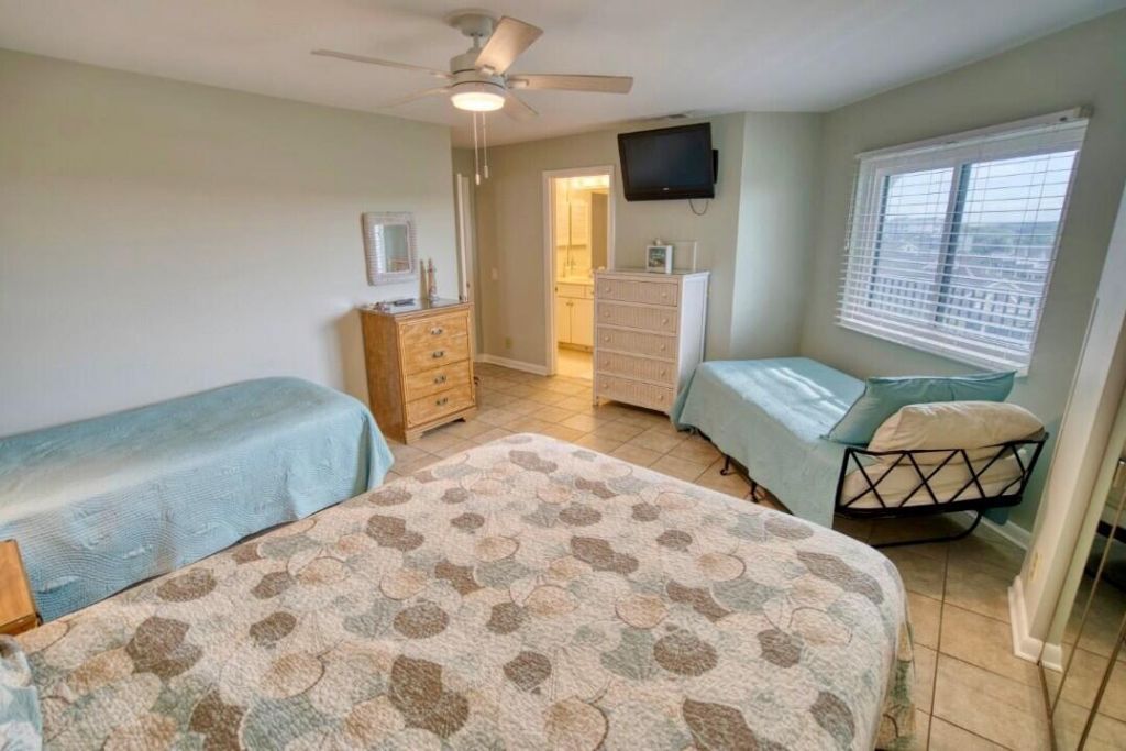 9002 Palmetto Drive Photo 23