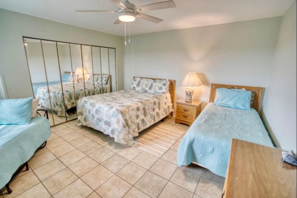 9002 Palmetto Drive Photo 24