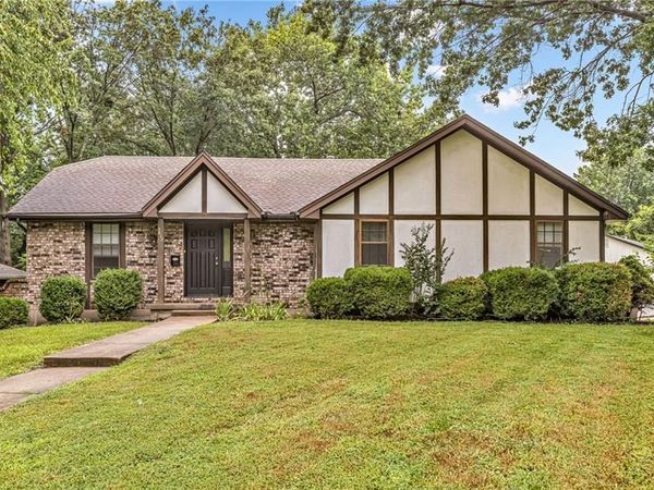 3612 NE Chapel Drive, Lee's Summit, MO 64064