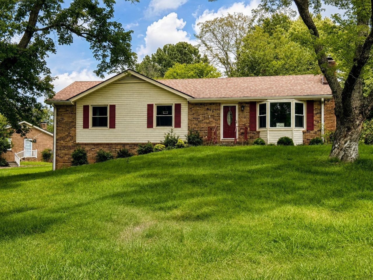 809 Laurel Dr , Clarksville, TN 37043 Main Photo