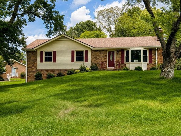 809 Laurel Dr , Clarksville, TN 37043