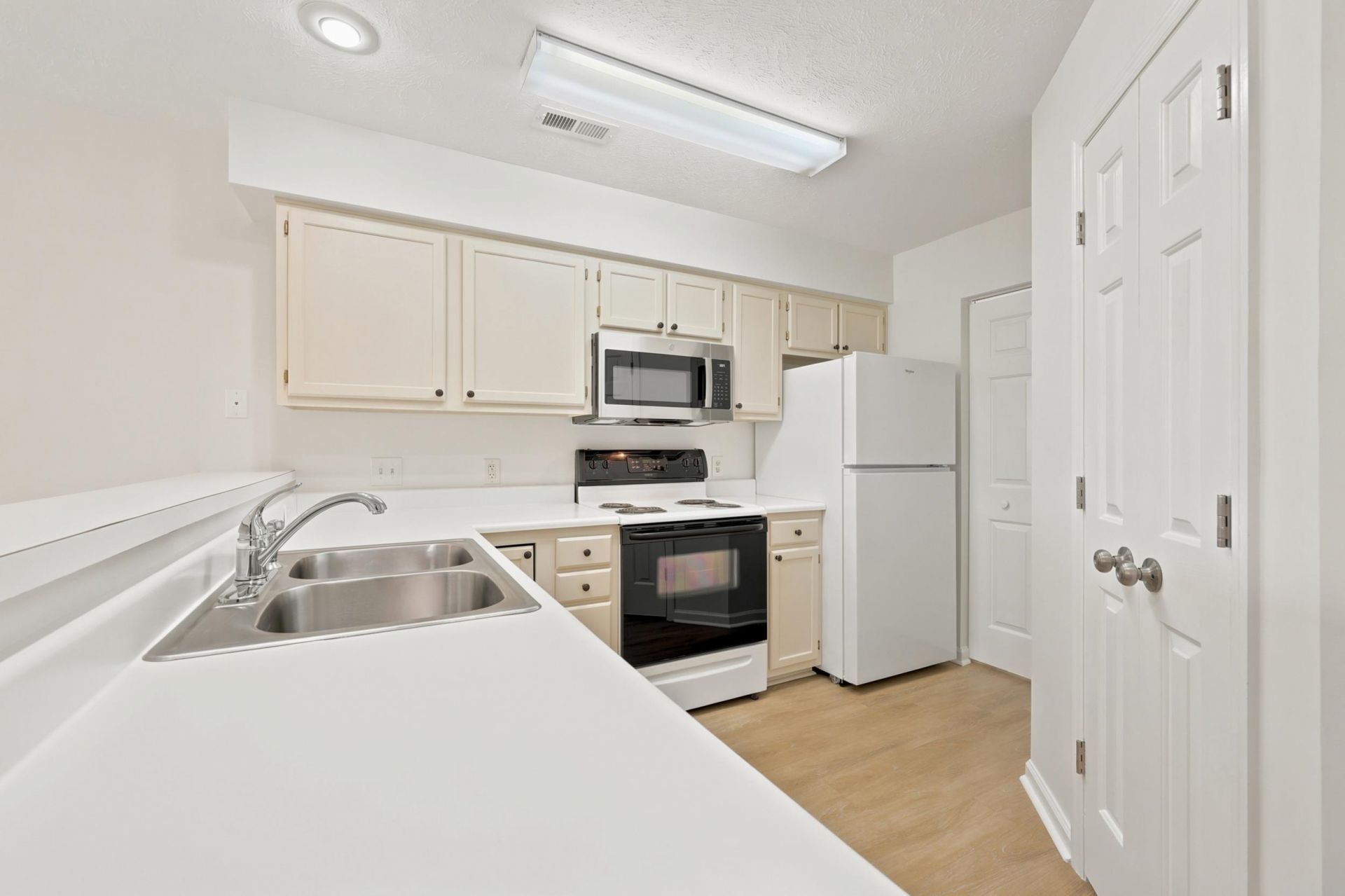461 Red River Ct. Photo 6