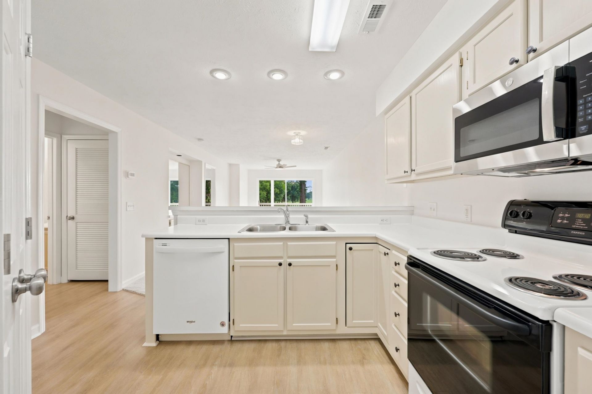 461 Red River Ct. Photo 7