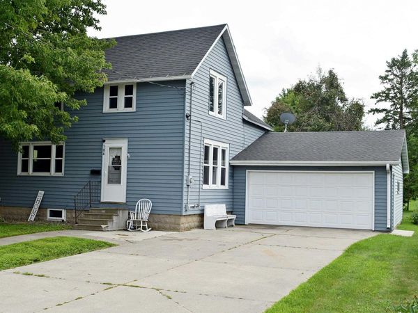 106 E Vernon Street, Stacyville, IA 50476