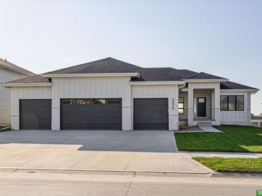 11003 S 100th Street, Papillion, NE 68046