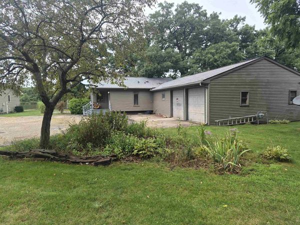 19 E Auburn Drive, Beloit, WI 53511