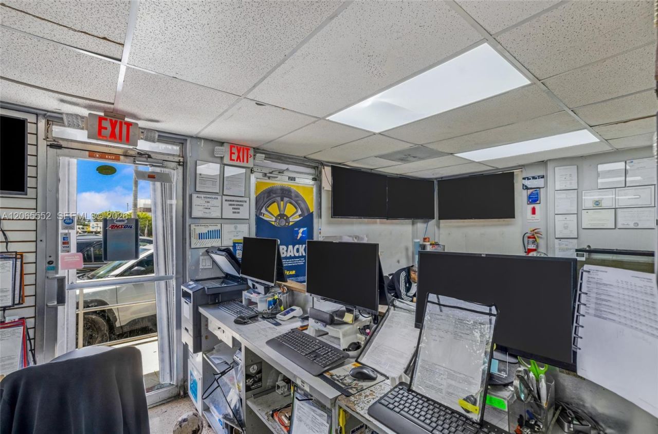 8761 Bird Rd , Miami, FL 33165 Photo