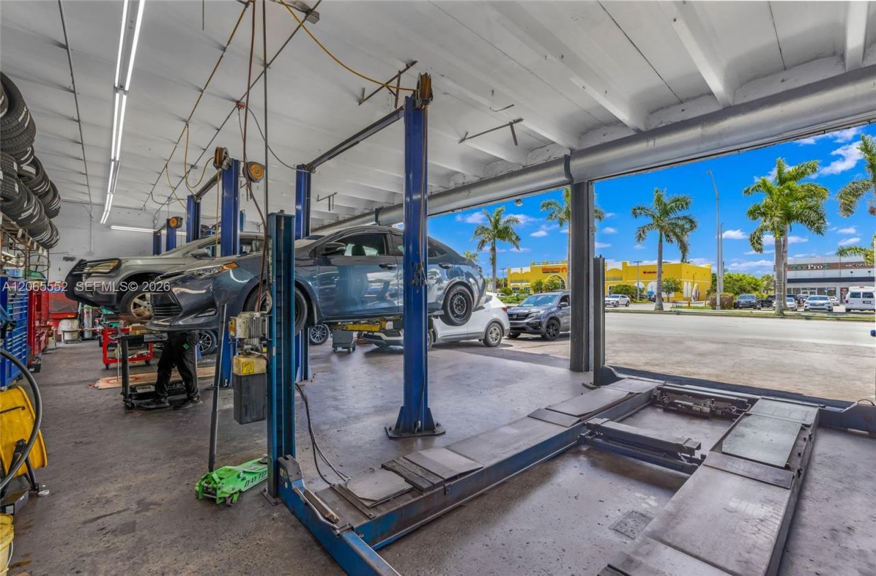 8761 Bird Rd , Miami, FL 33165 Photo