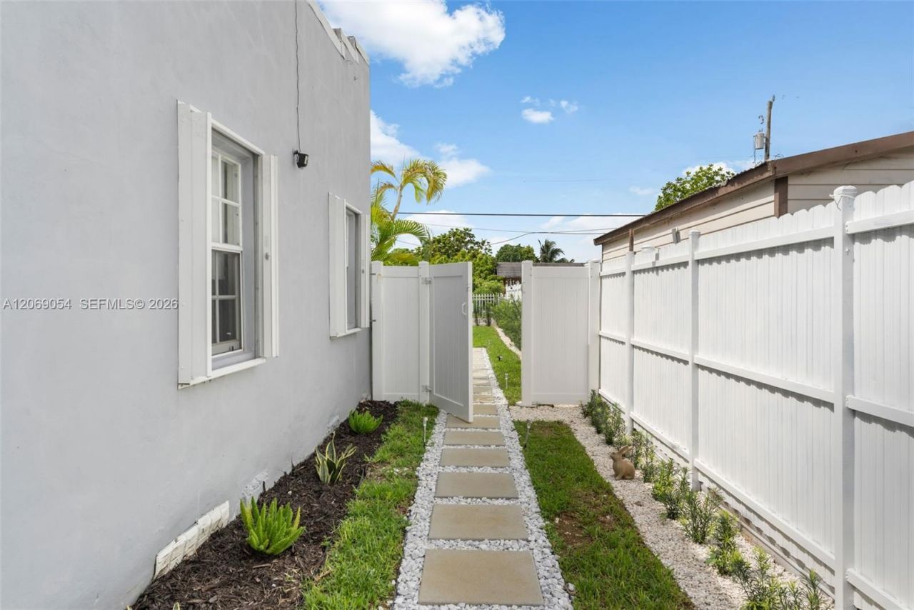 2275 NW 33rd St , Unit 2, Miami, FL 33142 Photo