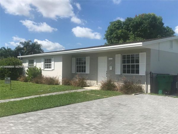 17940 NW 85th Ave , Hialeah, FL 33015