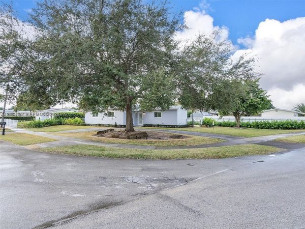 17320 NW 80th Ave , Hialeah, FL 33015
