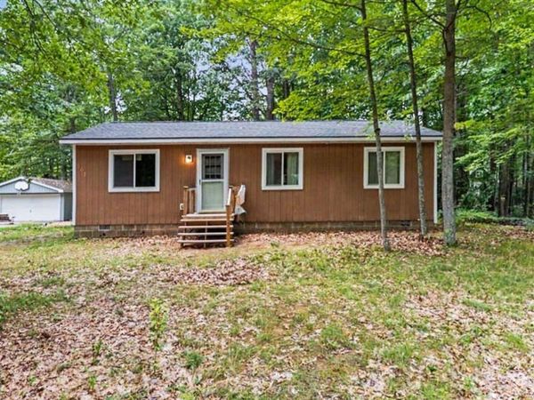 207 Dover Drive, Roscommon, MI 48653