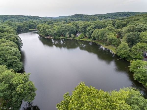 23 Cabot Ln, Kinnelon, NJ 07405