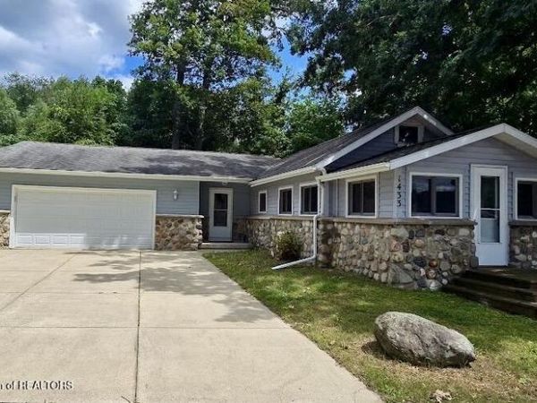 1433 Charlotte Landing, Springport, MI 49284