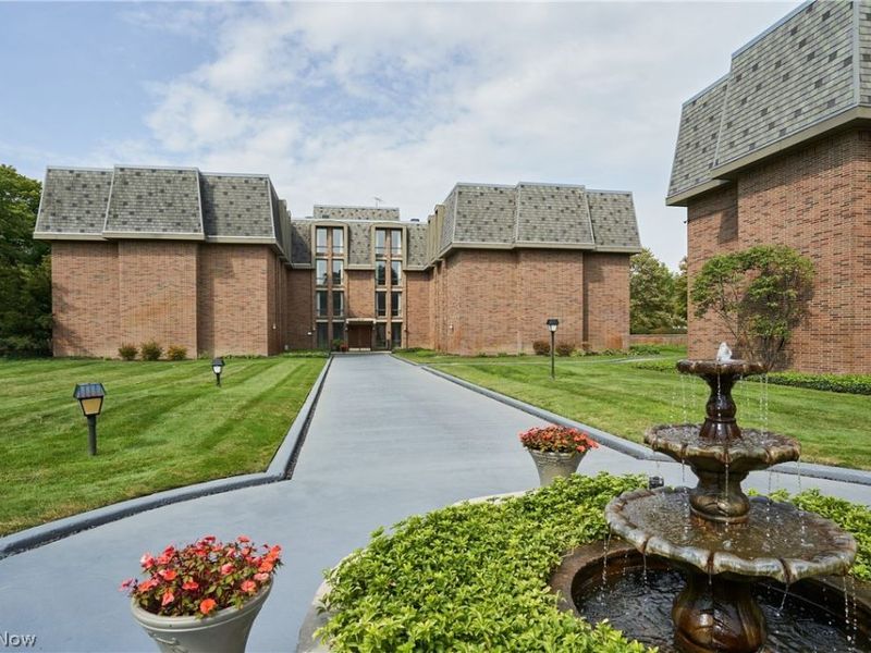 2385 Covington Road, Unit 304, Fairlawn, OH 44313 Photo 2