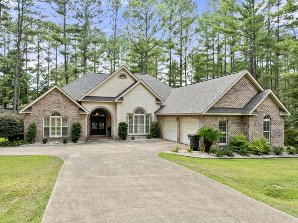 162 Cambrooke, Hattiesburg, MS 39402