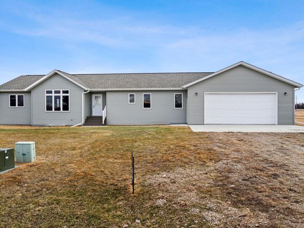 220 Lylac Circle, Forman, ND 58032