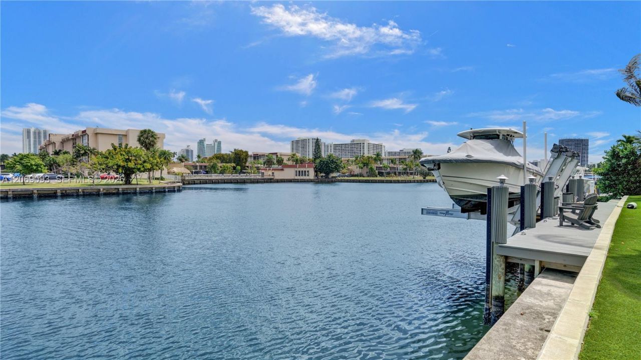 1651 Diplomat Pkwy , Hallandale Beach, FL 33009 Photo