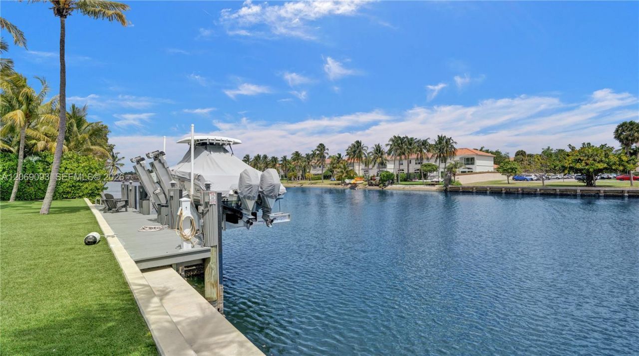 1651 Diplomat Pkwy , Hallandale Beach, FL 33009 Photo