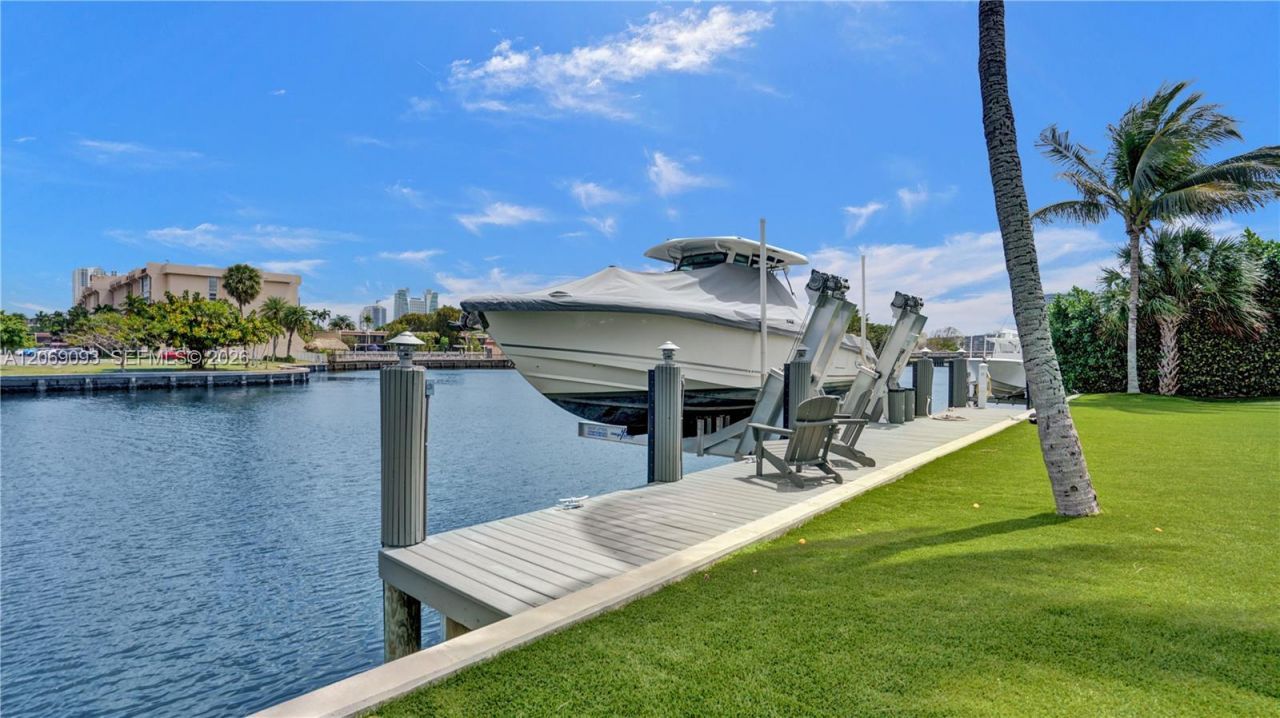 1651 Diplomat Pkwy , Hallandale Beach, FL 33009 Photo