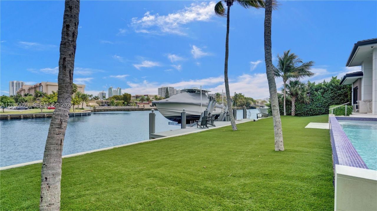 1651 Diplomat Pkwy , Hallandale Beach, FL 33009 Photo