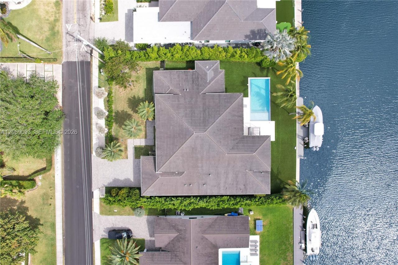 1651 Diplomat Pkwy , Hallandale Beach, FL 33009 Photo