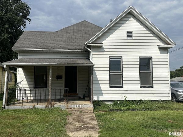 613 N Prairie Street, Jacksonville, IL 62650